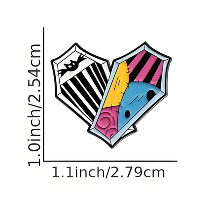 Coffin Love Pin – Gothic metalen speld in patchwork doodskist stijl