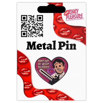 Enamel Pin Hart "Don't Cut My Heart" – Zwarte metalen pin met kettingzaag design