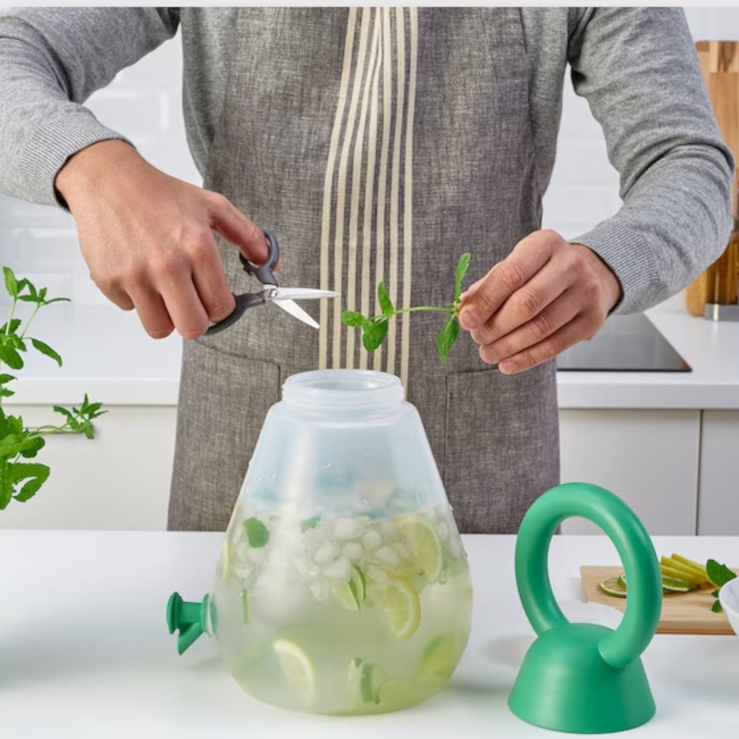Festive Jug with Tap for Fruity Drinks 4 Liters