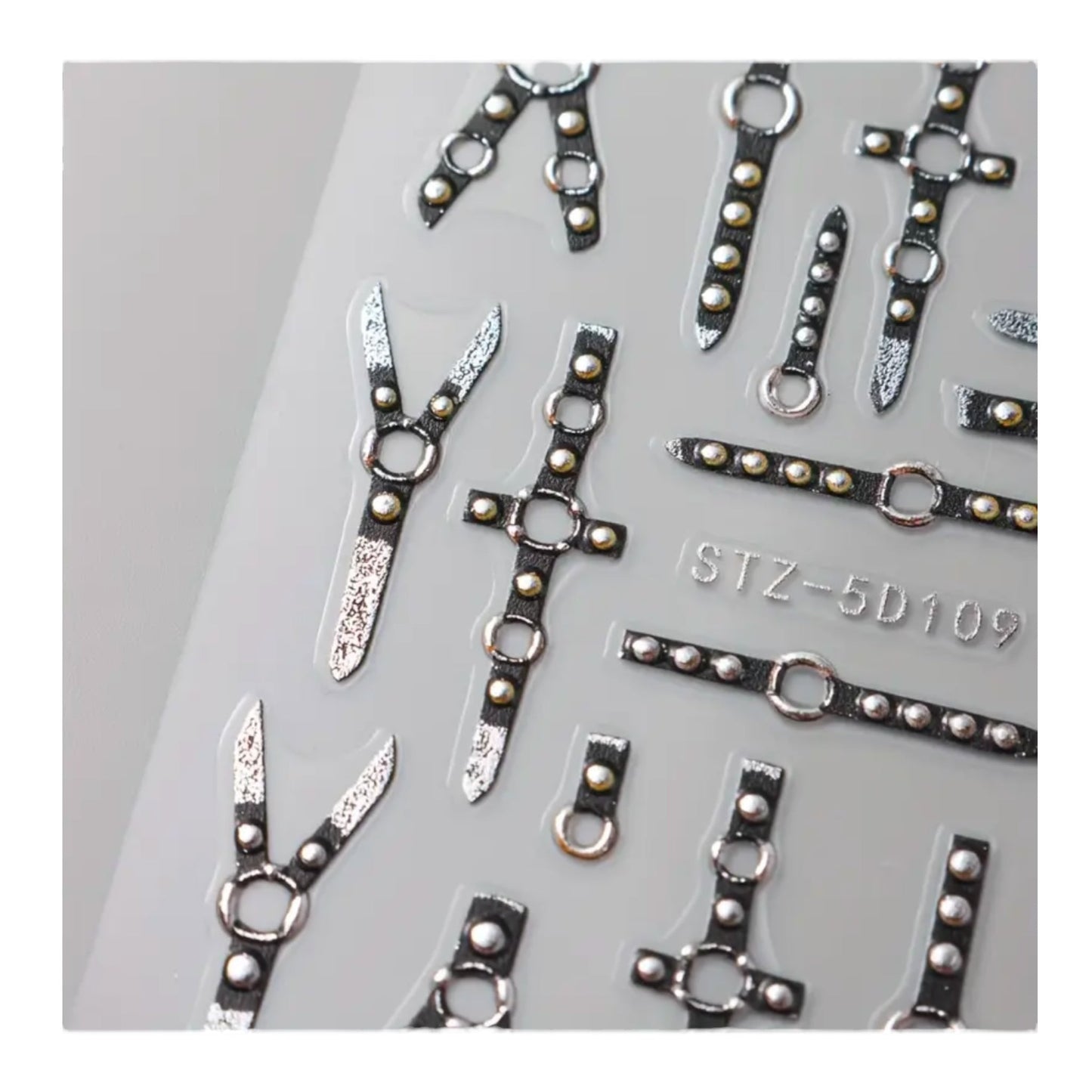 Nail Stickers Bondage – Zwarte Lederlook Bondage met Metaalaccenten