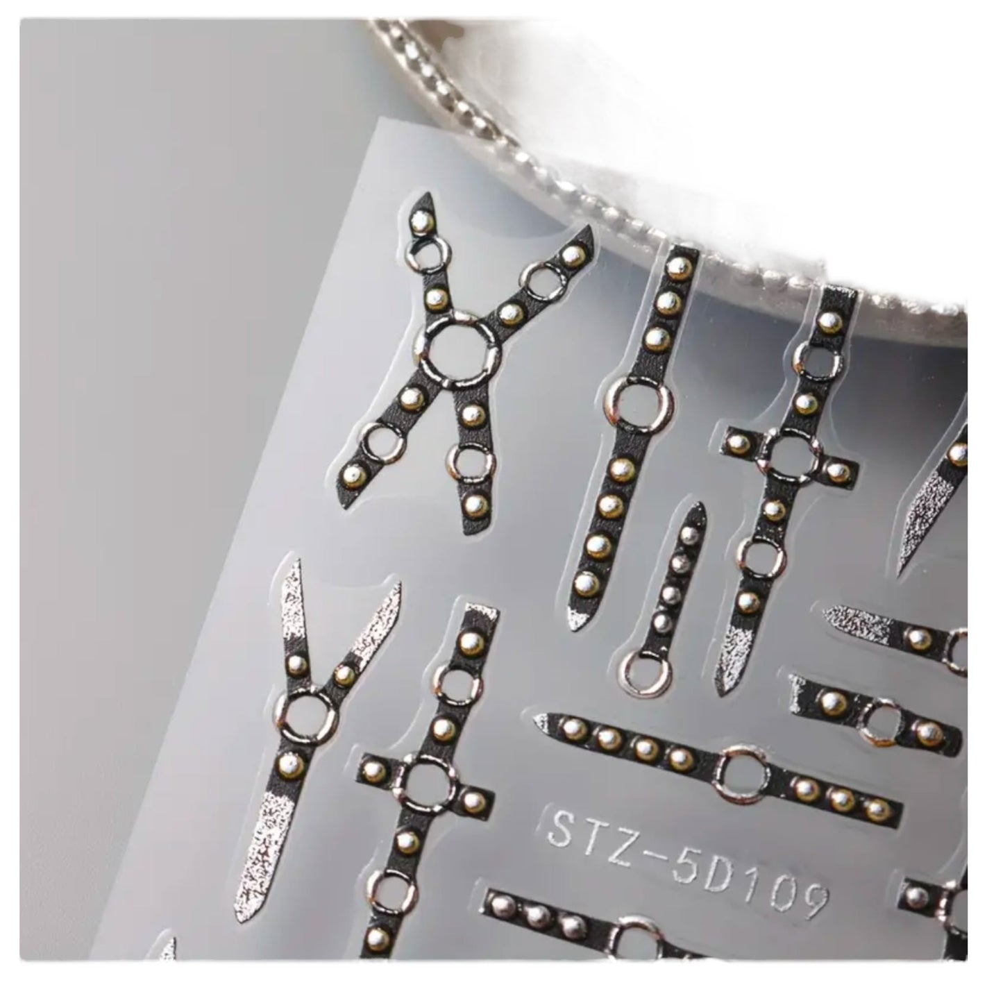 Nail Stickers Bondage – Zwarte Lederlook Bondage met Metaalaccenten