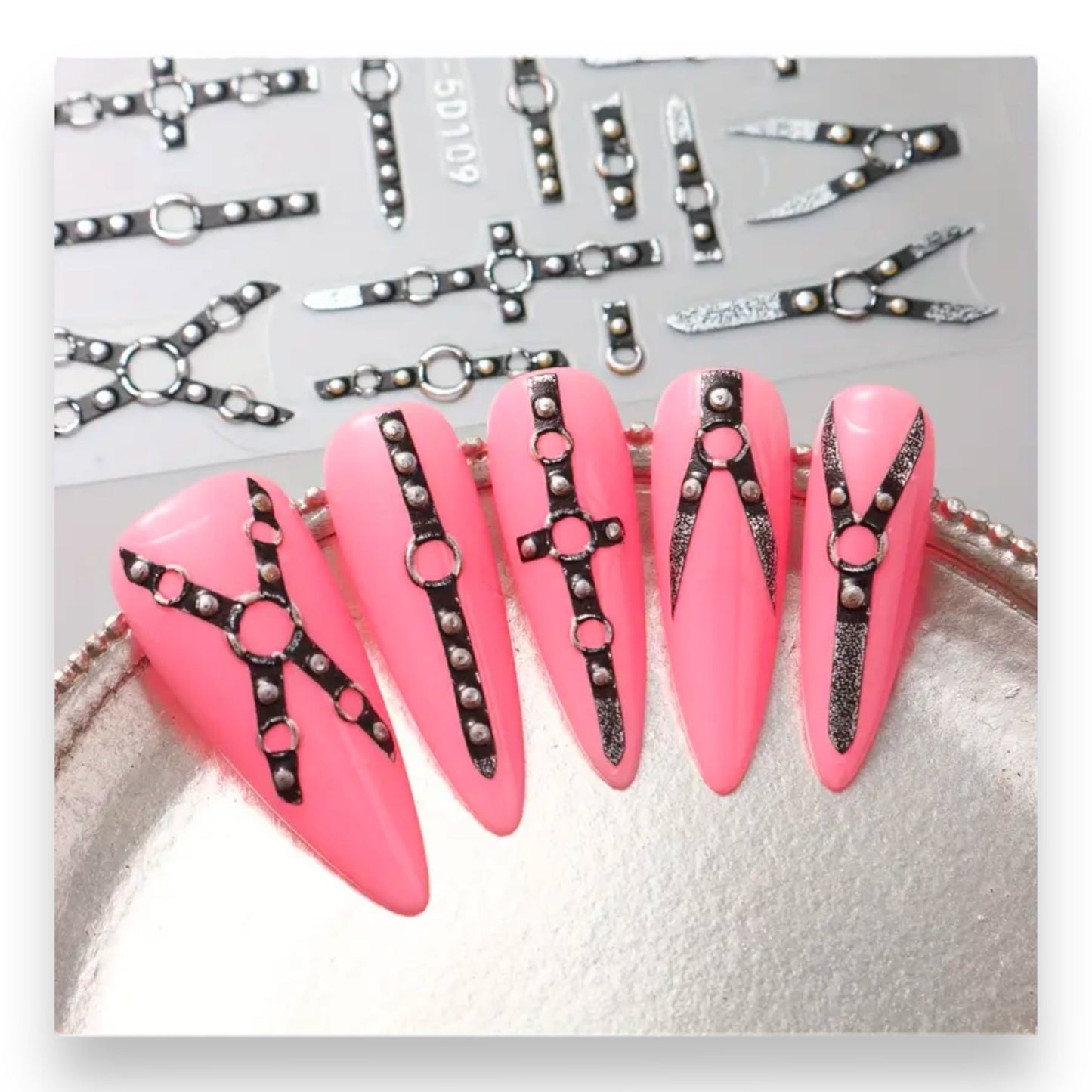 Nail Stickers Bondage – Zwarte Lederlook Bondage met Metaalaccenten