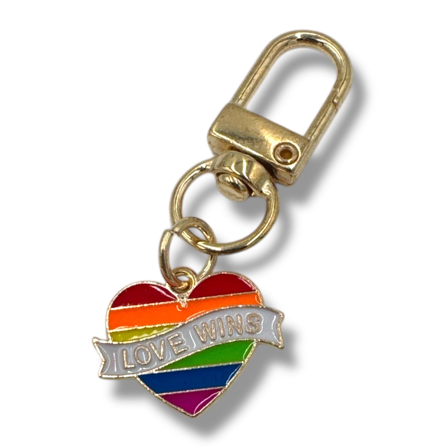 Pride Sleutelhanger – Hart met Regenboogstrepen & ‘Love Wins’ Banner