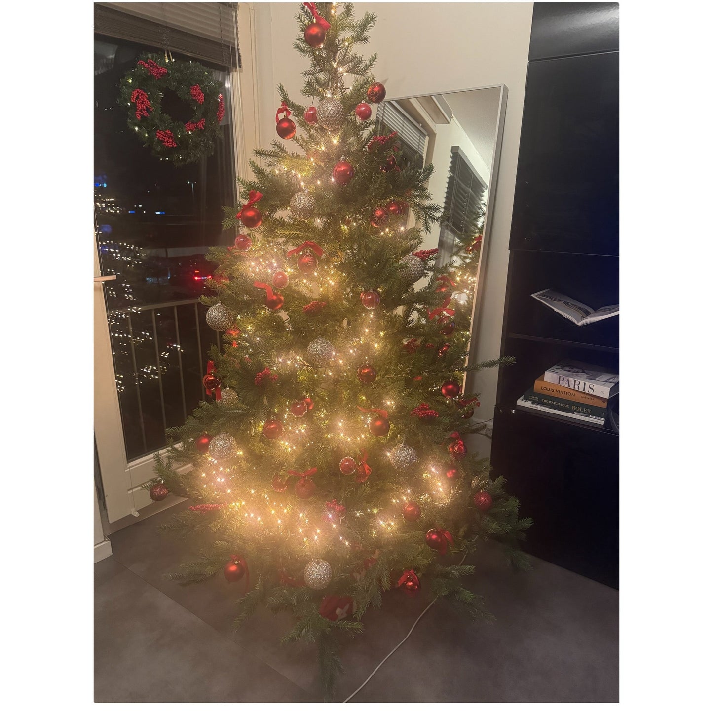 Kerstbal met Rode Slip Binnenin - Uniek Cadeau
