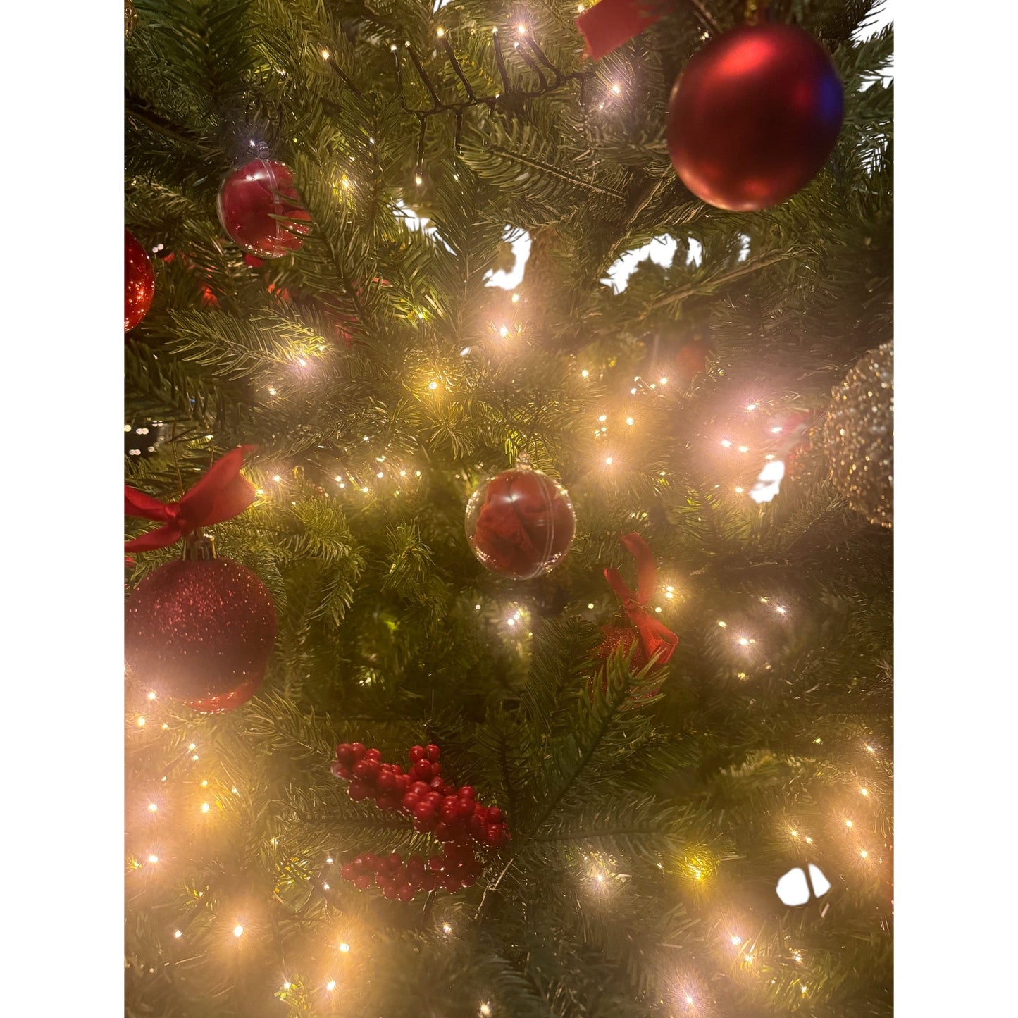 Kerstbal met Rode Slip Binnenin - Uniek Cadeau