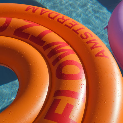Drijf Grootsplezier met Onze XXL Opblaasbare Band 2 Meter! - Ideaal voor Waterpret en Sleeën!