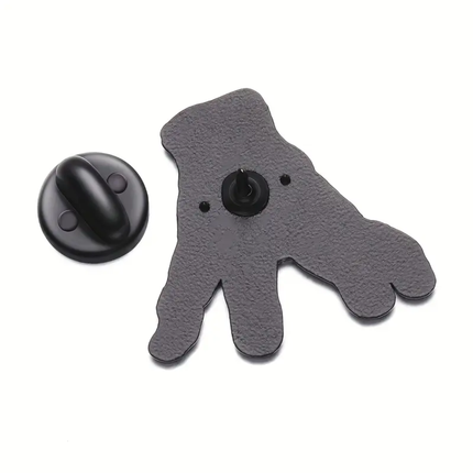 Creepy Hand Enamel Pin – Horror Accessoire voor Halloween & Goth Fashion