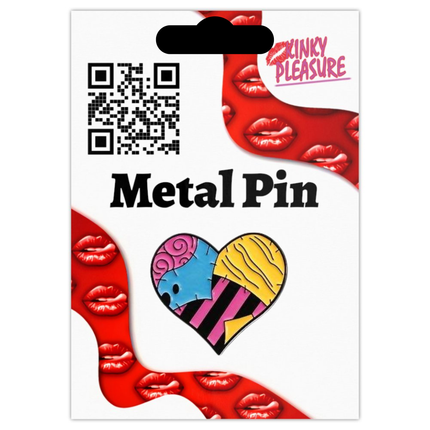 Patchwork hart pin – Kleurrijke metalen speld in alternatieve gothic stijl