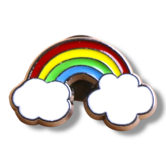 Regenboogwolk Pin – Pride Speldje met Wolkjes en Boog