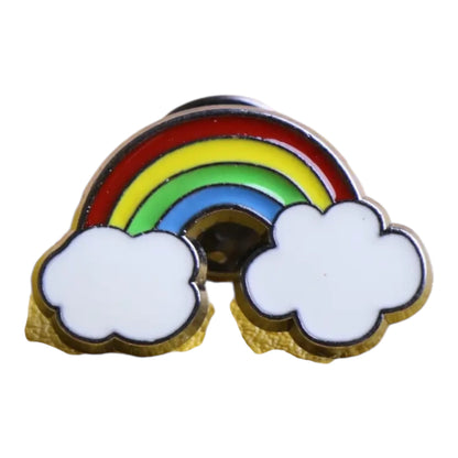 Regenboogwolk Pin – Pride Speldje met Wolkjes en Boog