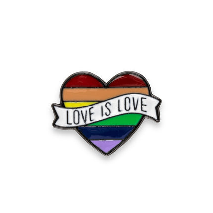 Love is Love Regenboog Pin – Hartvormige LGBTQ+ Speld met Banner