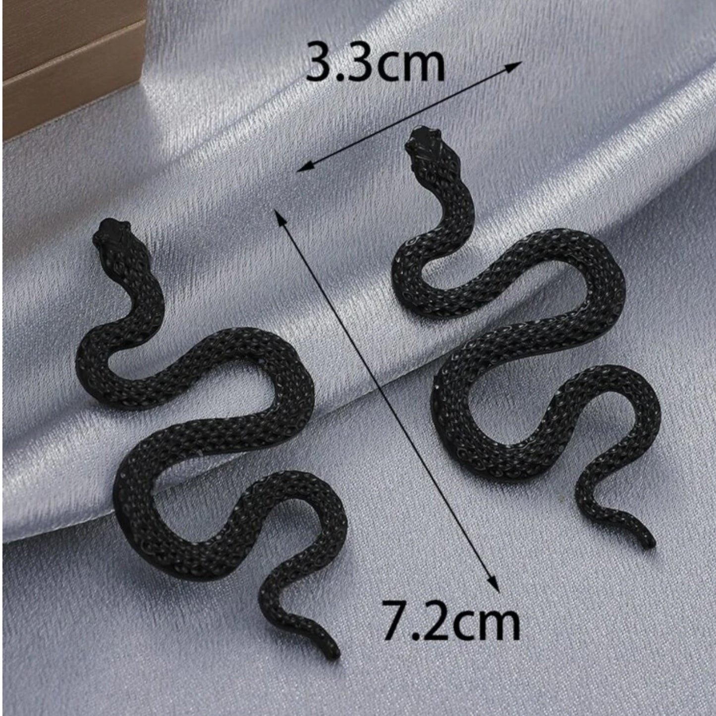 Stoere Zwarte Slang Oorbellen - 7.2 cm