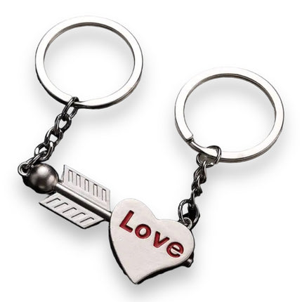 Set van 2 Sleutelhangers – Hart met Pijl en 'Love' Opschrift | Koppel Sleutelhangers