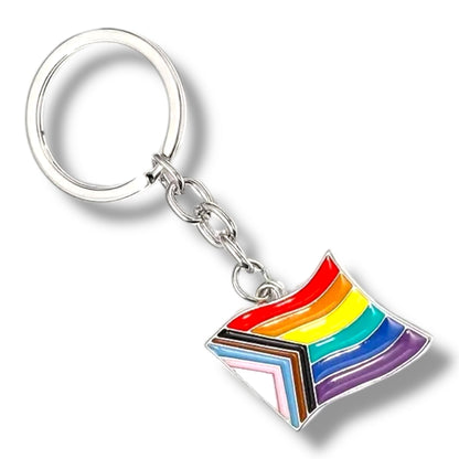 Progress Pride Sleutelhanger – Metaal & Emaille Regenboogvlag
