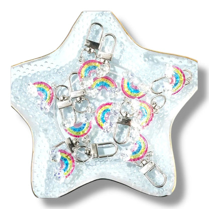 Glitter Regenboog Sleutelhanger met Wolkjes – Acryl & Metaal