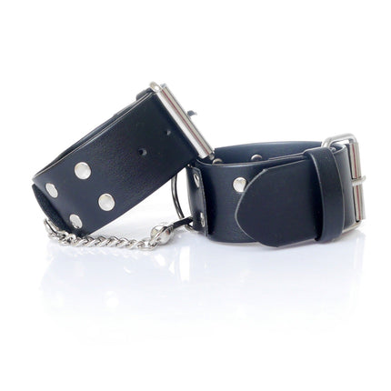 Bossoftoys - 33-00092 - Handcuffs - Studs - Wristcuffs - Bondage set