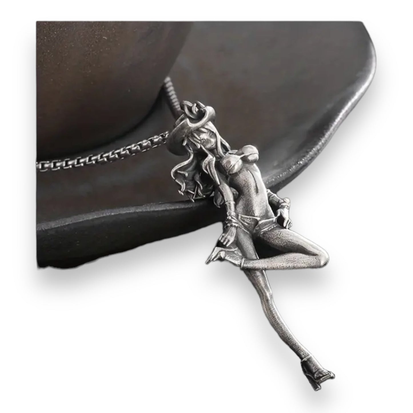 Exclusieve Ketting 'Cowgirl Chic' - Vrouw in Bikini met Cowboyhoed