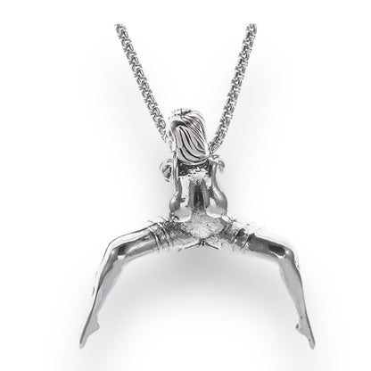Exclusieve Ketting - 'Gebonden Schoonheid' - Naakte Vrouw in Bondage