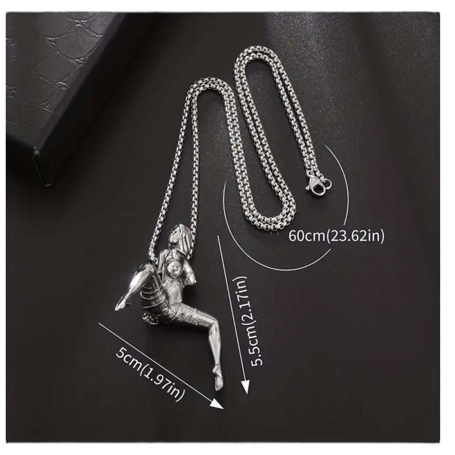 Exclusieve Ketting - 'Gebonden Schoonheid' - Naakte Vrouw in Bondage