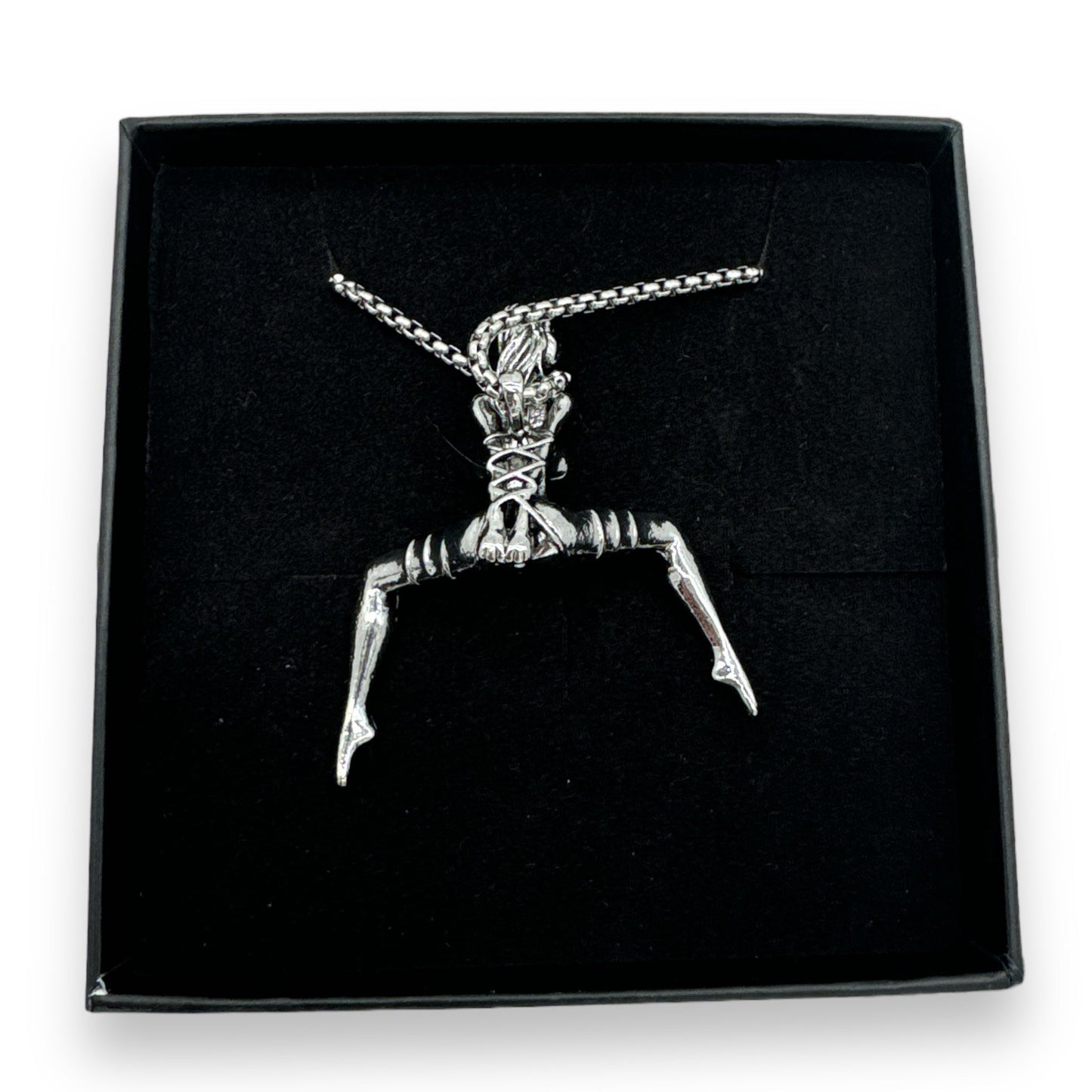 Exclusieve Ketting - 'Gebonden Schoonheid' - Naakte Vrouw in Bondage