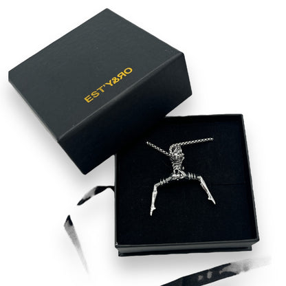 Exclusieve Ketting - 'Gebonden Schoonheid' - Naakte Vrouw in Bondage